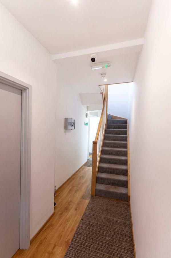 Apartment 6 At Number 8: City Centre, 1 Bedroom, Sofa Bed In Lounge Canterbury Dış mekan fotoğraf